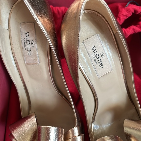Auth. Valentino Rose gold shoes - Picture 4 of 5